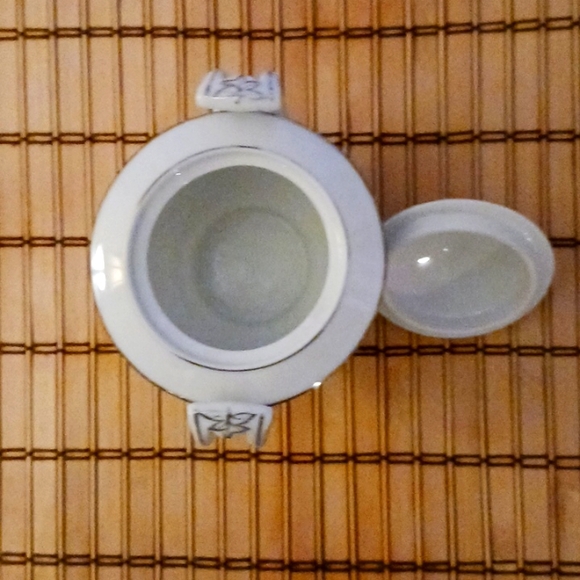 Vintage China - Platinum Garland Sugar Bowl & Lid manufactured by Harmony House - Picture 8 of 16